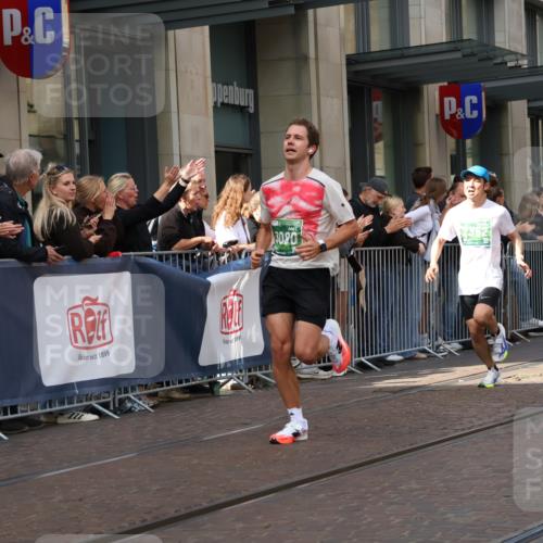 13.09.2026 - 21. swb-Marathon Bremen Strokosch-Dieckow http://msf.ph/oto/10386222 13.09.2026 12:53:17 Ziel 272, 1089, 1168, 1606, 2352, 3080, 3606, 2585, 2670, 7650, 8077, 8081, 9522 meine-sportfotos.de