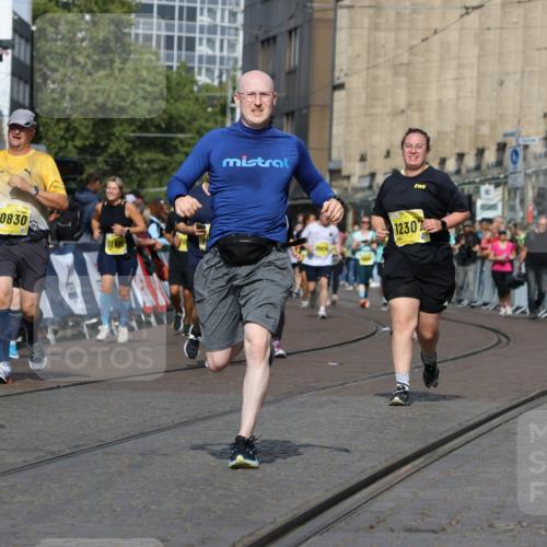 13.09.2026 - 21. swb-Marathon Bremen Strokosch-Dieckow http://msf.ph/oto/10386230 13.09.2026 11:07:49 Ziel 10138, 10205, 10279, 10280, 10363, 10364, 10488, 10501, 10505, 10580, 10695, 10748, 10907, 10935, 11123, 11223, 11417, 11767, 11865, 11899, 11917, 11924, 11934, 12020, 12167, 12168, 12173, 12210, 12266, 12277, 12419, 12536, 10139, 10660, 10674, 11044, 11378, 11404, 11831, 11833, 11958, 12024, 12031, 12066, 12248 meine-sportfotos.de