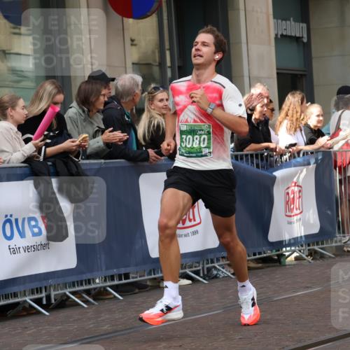 13.09.2026 - 21. swb-Marathon Bremen Strokosch-Dieckow http://msf.ph/oto/10386236 13.09.2026 12:53:18 Ziel 272, 1089, 1168, 1606, 2352, 3080, 3606, 2585, 2670, 7650, 8077, 8081, 9522 meine-sportfotos.de