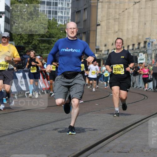 13.09.2026 - 21. swb-Marathon Bremen Strokosch-Dieckow http://msf.ph/oto/10386239 13.09.2026 11:07:49 Ziel 10138, 10205, 10279, 10280, 10363, 10364, 10488, 10501, 10505, 10580, 10695, 10748, 10907, 10935, 11123, 11223, 11417, 11767, 11865, 11899, 11917, 11924, 11934, 12020, 12167, 12168, 12173, 12210, 12266, 12277, 12419, 12536, 10139, 10660, 10674, 11044, 11378, 11404, 11831, 11833, 11958, 12024, 12031, 12066, 12248 meine-sportfotos.de