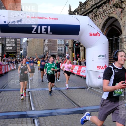 13.09.2026 - 21. swb-Marathon Bremen Tim E. http://msf.ph/oto/10386240 13.09.2026 13:25:20 Ziel 972, 1080, 1166, 1264, 1436, 1448, 2322, 2761, 3105, 4091, 4113, 4507, 4918, 4973, 6079, 6360, 6544, 6943, 7409, 7854, 8245, 8853, 9073, 9152, 9360, 9493, 13088 meine-sportfotos.de