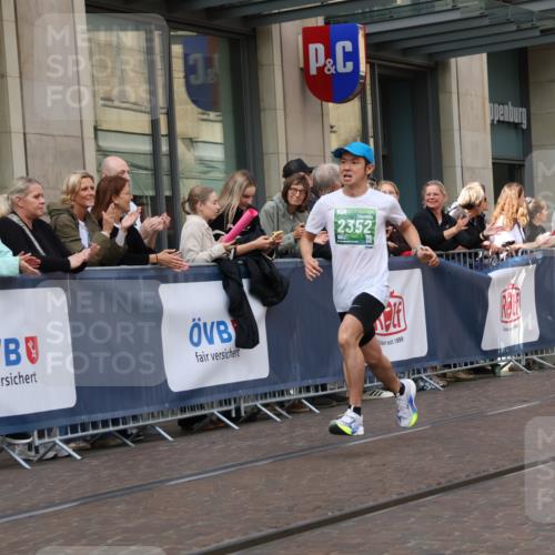 13.09.2026 - 21. swb-Marathon Bremen Strokosch-Dieckow http://msf.ph/oto/10386263 13.09.2026 12:53:19 Ziel 272, 1089, 1168, 1606, 2352, 3080, 3606, 13212, 2585, 2670, 7650, 8081 meine-sportfotos.de