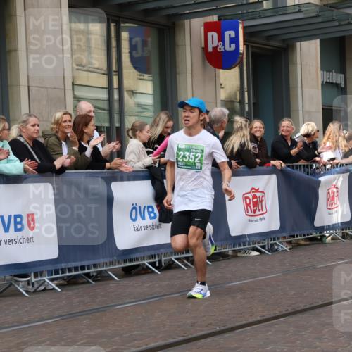 13.09.2026 - 21. swb-Marathon Bremen Strokosch-Dieckow http://msf.ph/oto/10386269 13.09.2026 12:53:19 Ziel 272, 1089, 1168, 1606, 2352, 3080, 3606, 13212, 2585, 2670, 7650, 8081 meine-sportfotos.de