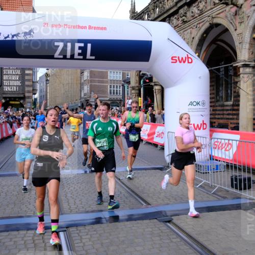 13.09.2026 - 21. swb-Marathon Bremen Tim E. http://msf.ph/oto/10386280 13.09.2026 13:25:21 Ziel 972, 1080, 1166, 1264, 1436, 1448, 2322, 2761, 3105, 4091, 4113, 4507, 4918, 4973, 6079, 6360, 6544, 6943, 7409, 7854, 8245, 9073, 9152, 9360, 9493, 13088 meine-sportfotos.de