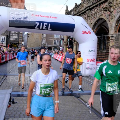 13.09.2026 - 21. swb-Marathon Bremen Tim E. http://msf.ph/oto/10386299 13.09.2026 13:25:24 Ziel 972, 1080, 1166, 1264, 1436, 1448, 2322, 3105, 4091, 4113, 4459, 4507, 4918, 4973, 6079, 6544, 6943, 7306, 7326, 7409, 8245, 9036, 9073, 9152, 9360, 9493, 13088 meine-sportfotos.de