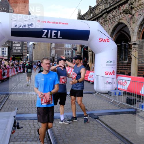 13.09.2026 - 21. swb-Marathon Bremen Tim E. http://msf.ph/oto/10386309 13.09.2026 13:25:25 Ziel 1080, 1119, 1166, 1264, 1436, 1448, 2322, 3105, 3187, 4091, 4113, 4459, 4507, 4918, 6079, 6544, 6943, 7306, 7326, 7409, 8245, 9036, 9073, 9152, 9360, 9493, 13088 meine-sportfotos.de