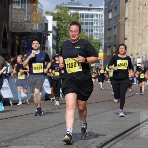 13.09.2026 - 21. swb-Marathon Bremen Strokosch-Dieckow http://msf.ph/oto/10386324 13.09.2026 11:07:53 Ziel 10138, 10279, 10280, 10363, 10364, 10501, 10505, 10580, 10595, 10695, 10748, 10907, 10935, 11223, 11417, 11643, 11767, 11865, 11899, 11924, 11934, 12167, 12168, 12194, 12210, 12277, 12419, 12509, 10139, 10404, 10493, 10660, 10767, 10859, 11044, 11378, 11404, 11659, 11831, 11833, 11958, 12031, 12066, 12160, 12248, 12384, 12389 meine-sportfotos.de