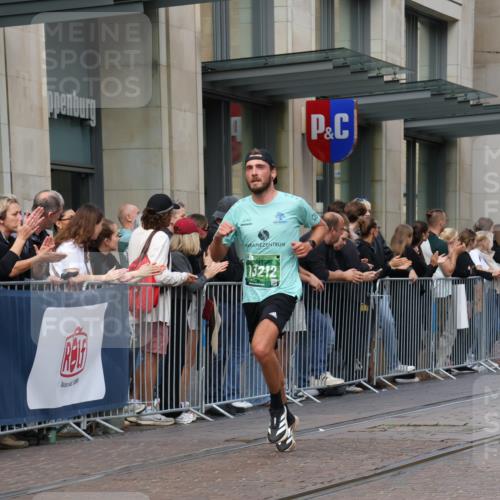 13.09.2026 - 21. swb-Marathon Bremen Strokosch-Dieckow http://msf.ph/oto/10386387 13.09.2026 12:53:37 Ziel 272, 5160, 6112, 13212, 1089, 1168, 1606, 2352, 2670, 3080, 3606, 8081 meine-sportfotos.de