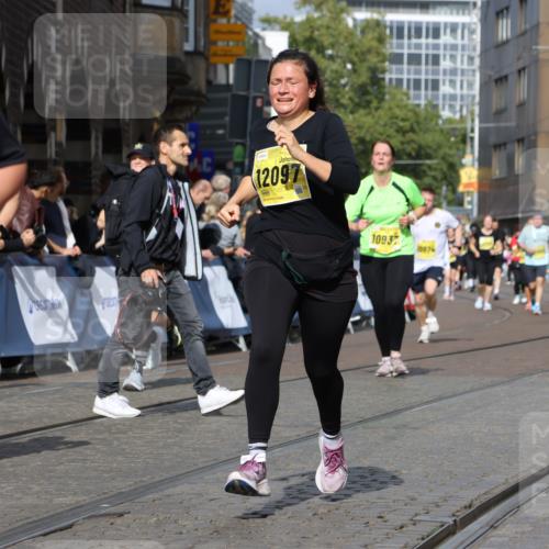 13.09.2026 - 21. swb-Marathon Bremen Strokosch-Dieckow http://msf.ph/oto/10386391 13.09.2026 11:07:55 Ziel 10138, 10279, 10280, 10363, 10364, 10501, 10505, 10580, 10595, 10695, 10907, 10935, 11037, 11223, 11643, 11767, 11899, 11924, 11934, 12167, 12168, 12194, 12210, 12277, 12307, 12419, 12509, 10139, 10404, 10493, 10767, 10859, 11044, 11378, 11404, 11659, 11831, 11833, 11958, 12031, 12066, 12160, 12248, 12384, 12389 meine-sportfotos.de