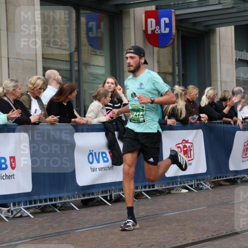 13.09.2026 - 21. swb-Marathon Bremen Strokosch-Dieckow http://msf.ph/oto/10386413 13.09.2026 12:53:38 Ziel 272, 5160, 6112, 13212, 1089, 1168, 1606, 2352, 3080, 3606 meine-sportfotos.de
