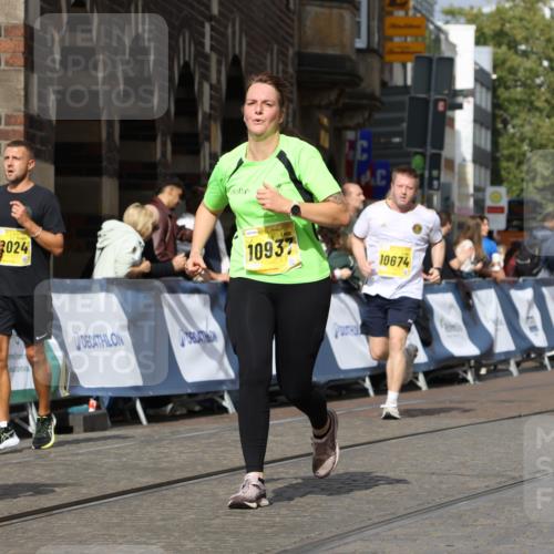 13.09.2026 - 21. swb-Marathon Bremen Strokosch-Dieckow http://msf.ph/oto/10386426 13.09.2026 11:07:58 Ziel 10138, 10279, 10280, 10363, 10364, 10501, 10505, 10580, 10595, 10661, 10830, 10871, 10907, 10935, 11037, 11223, 11515, 11643, 11899, 11924, 11934, 12097, 12167, 12168, 12194, 12277, 12307, 12419, 12509, 10135, 10404, 10493, 10767, 10793, 10859, 11032, 11044, 11263, 11378, 11404, 11659, 11831, 11833, 11958, 12160, 12248, 12384, 12389 meine-sportfotos.de