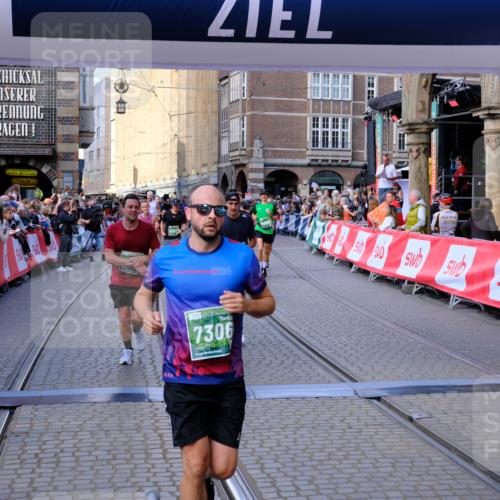 13.09.2026 - 21. swb-Marathon Bremen Tim E. http://msf.ph/oto/10386438 13.09.2026 13:25:38 Ziel 260, 1119, 1436, 1650, 1658, 2046, 3168, 3187, 4294, 4459, 5814, 6113, 6380, 7252, 7306, 7326, 8357, 8695, 8769, 9036, 9299, 9460, 9468, 9563, 13025 meine-sportfotos.de