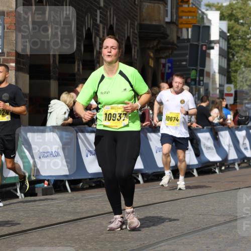 13.09.2026 - 21. swb-Marathon Bremen Strokosch-Dieckow http://msf.ph/oto/10386442 13.09.2026 11:07:58 Ziel 10138, 10279, 10280, 10363, 10364, 10501, 10505, 10580, 10595, 10661, 10830, 10871, 10907, 10935, 11037, 11223, 11515, 11643, 11899, 11924, 11934, 12097, 12167, 12168, 12194, 12277, 12307, 12419, 12509, 10135, 10404, 10493, 10767, 10793, 10859, 11032, 11044, 11263, 11378, 11404, 11659, 11831, 11833, 11958, 12160, 12248, 12384, 12389 meine-sportfotos.de