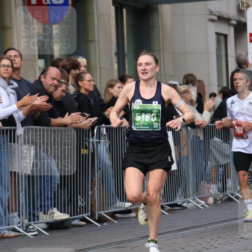 13.09.2026 - 21. swb-Marathon Bremen Strokosch-Dieckow http://msf.ph/oto/10386452 13.09.2026 12:53:41 Ziel 272, 1256, 1629, 5160, 6112, 9399, 9617, 13212, 272, 1089, 1168, 1606, 2352, 3080, 3606 meine-sportfotos.de