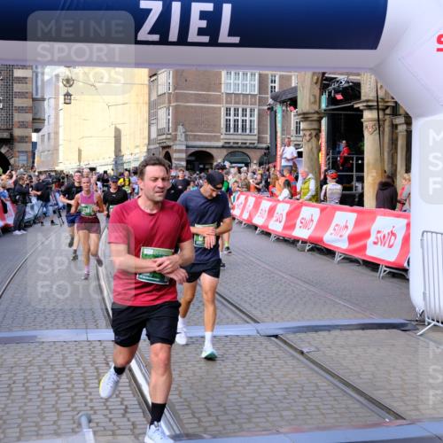 13.09.2026 - 21. swb-Marathon Bremen Tim E. http://msf.ph/oto/10386480 13.09.2026 13:25:39 Ziel 260, 1119, 1436, 1650, 1658, 2046, 3168, 3187, 4294, 4459, 5814, 6113, 6380, 7252, 7306, 7326, 8357, 8695, 8769, 9036, 9299, 9460, 9468, 9563, 13025 meine-sportfotos.de