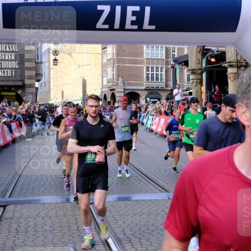 13.09.2026 - 21. swb-Marathon Bremen Tim E. http://msf.ph/oto/10386497 13.09.2026 13:25:41 Ziel 209, 260, 1119, 1650, 1658, 2046, 3168, 3187, 4294, 4459, 5755, 5814, 6113, 6380, 7252, 7306, 7326, 8357, 8695, 8769, 9036, 9299, 9460, 9468, 9563, 13025 meine-sportfotos.de