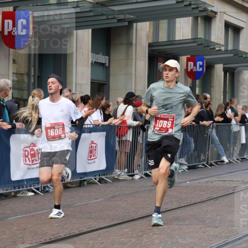 13.09.2026 - 21. swb-Marathon Bremen Strokosch-Dieckow http://msf.ph/oto/10386557 13.09.2026 12:53:51 Ziel 1256, 1629, 6112, 9399, 9617, 272, 1089, 1168, 1606, 2352, 3606, 5160, 13212 meine-sportfotos.de