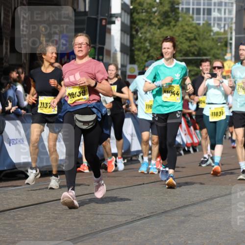 13.09.2026 - 21. swb-Marathon Bremen Strokosch-Dieckow http://msf.ph/oto/10386563 13.09.2026 11:08:06 Ziel 10363, 10364, 10580, 10595, 10660, 10661, 10674, 10830, 10871, 10907, 10935, 10937, 11037, 11223, 11515, 11643, 11924, 11934, 12024, 12097, 12167, 12168, 12194, 12307, 12509, 12511, 12512, 10135, 10188, 10793, 10851, 10859, 11032, 11263, 11509, 12315, 12325, 12384 meine-sportfotos.de