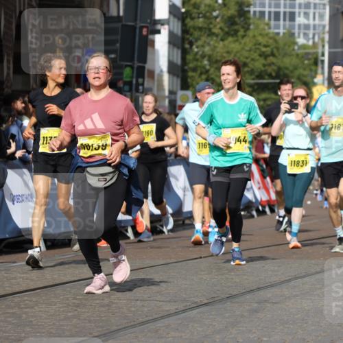 13.09.2026 - 21. swb-Marathon Bremen Strokosch-Dieckow http://msf.ph/oto/10386582 13.09.2026 11:08:06 Ziel 10363, 10364, 10580, 10595, 10660, 10661, 10674, 10830, 10871, 10907, 10935, 10937, 11037, 11223, 11515, 11643, 11924, 11934, 12024, 12097, 12167, 12168, 12194, 12307, 12509, 12511, 12512, 10135, 10188, 10793, 10851, 10859, 11032, 11263, 11509, 12315, 12325, 12384 meine-sportfotos.de