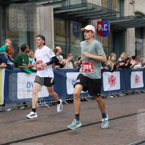 13.09.2026 - 21. swb-Marathon Bremen Strokosch-Dieckow http://msf.ph/oto/10386584 13.09.2026 12:53:52 Ziel 1256, 1629, 6112, 9399, 9617, 272, 1089, 1168, 1606, 3606, 5160, 13212 meine-sportfotos.de