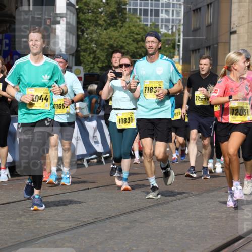 13.09.2026 - 21. swb-Marathon Bremen Strokosch-Dieckow http://msf.ph/oto/10386602 13.09.2026 11:08:08 Ziel 10580, 10595, 10660, 10661, 10674, 10830, 10871, 10935, 10937, 11037, 11223, 11515, 11643, 11924, 11934, 12024, 12097, 12194, 12307, 12509, 12511, 12512, 10135, 10188, 10793, 10851, 11032, 11263, 11509, 12315, 12325 meine-sportfotos.de