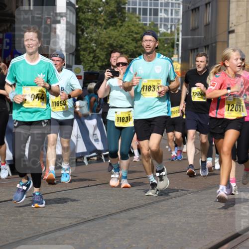 13.09.2026 - 21. swb-Marathon Bremen Strokosch-Dieckow http://msf.ph/oto/10386612 13.09.2026 11:08:08 Ziel 10580, 10595, 10660, 10661, 10674, 10830, 10871, 10935, 10937, 11037, 11223, 11515, 11643, 11924, 11934, 12024, 12097, 12194, 12307, 12509, 12511, 12512, 10135, 10188, 10793, 10851, 11032, 11263, 11509, 12315, 12325 meine-sportfotos.de