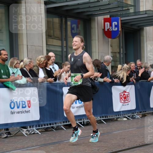 13.09.2026 - 21. swb-Marathon Bremen Strokosch-Dieckow http://msf.ph/oto/10386631 13.09.2026 12:53:54 Ziel 1256, 1629, 6112, 9399, 9617, 272, 1089, 1168, 1606, 3606, 5160, 13212 meine-sportfotos.de