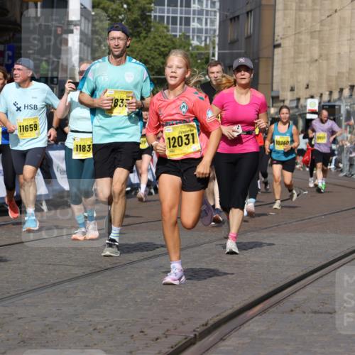 13.09.2026 - 21. swb-Marathon Bremen Strokosch-Dieckow http://msf.ph/oto/10386642 13.09.2026 11:08:09 Ziel 10139, 10595, 10660, 10661, 10674, 10830, 10871, 10935, 10937, 11037, 11515, 11643, 12024, 12031, 12066, 12097, 12194, 12307, 12509, 12511, 12512, 10135, 10188, 10793, 10851, 11032, 11124, 11263, 11509, 12073, 12315, 12325 meine-sportfotos.de