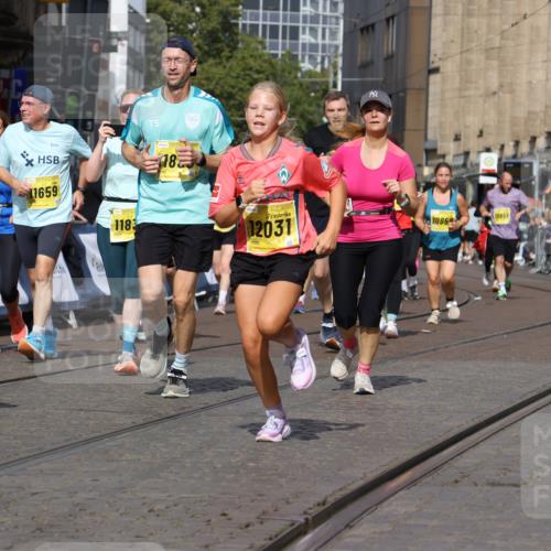 13.09.2026 - 21. swb-Marathon Bremen Strokosch-Dieckow http://msf.ph/oto/10386650 13.09.2026 11:08:09 Ziel 10139, 10595, 10660, 10661, 10674, 10830, 10871, 10935, 10937, 11037, 11515, 11643, 12024, 12031, 12066, 12097, 12194, 12307, 12509, 12511, 12512, 10135, 10188, 10793, 10851, 11032, 11124, 11263, 11509, 12073, 12315, 12325 meine-sportfotos.de