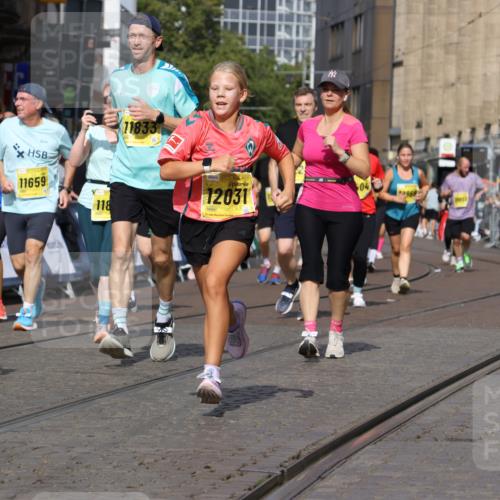 13.09.2026 - 21. swb-Marathon Bremen Strokosch-Dieckow http://msf.ph/oto/10386672 13.09.2026 11:08:09 Ziel 10139, 10595, 10660, 10661, 10674, 10830, 10871, 10935, 10937, 11037, 11515, 11643, 12024, 12031, 12066, 12097, 12194, 12307, 12509, 12511, 12512, 10135, 10188, 10793, 10851, 11032, 11124, 11263, 11509, 12073, 12315, 12325 meine-sportfotos.de