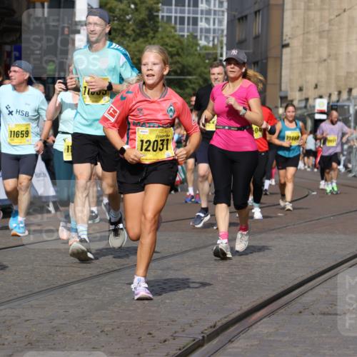 13.09.2026 - 21. swb-Marathon Bremen Strokosch-Dieckow http://msf.ph/oto/10386680 13.09.2026 11:08:09 Ziel 10139, 10595, 10660, 10661, 10674, 10830, 10871, 10935, 10937, 11037, 11515, 11643, 12024, 12031, 12066, 12097, 12194, 12307, 12509, 12511, 12512, 10135, 10188, 10793, 10851, 11032, 11124, 11263, 11509, 12073, 12315, 12325 meine-sportfotos.de