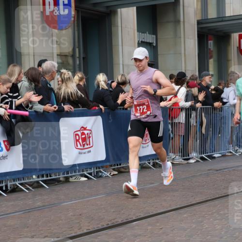 13.09.2026 - 21. swb-Marathon Bremen Strokosch-Dieckow http://msf.ph/oto/10386682 13.09.2026 12:53:57 Ziel 1256, 1629, 6112, 9399, 9617, 272, 1089, 1168, 1606, 5160, 13212 meine-sportfotos.de