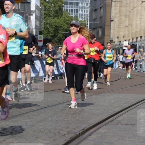 13.09.2026 - 21. swb-Marathon Bremen Strokosch-Dieckow http://msf.ph/oto/10386717 13.09.2026 11:08:10 Ziel 10139, 10595, 10660, 10661, 10674, 10830, 10871, 10937, 11037, 11515, 11643, 12024, 12031, 12066, 12097, 12194, 12307, 12509, 12511, 12512, 10135, 10188, 10793, 10851, 11032, 11124, 11263, 11509, 12073, 12164, 12315, 12325 meine-sportfotos.de