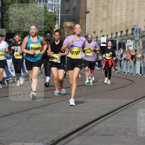 13.09.2026 - 21. swb-Marathon Bremen Strokosch-Dieckow http://msf.ph/oto/10386726 13.09.2026 11:08:14 Ziel 10139, 10660, 10661, 10674, 10830, 10871, 10937, 11037, 11044, 11378, 11404, 11515, 11833, 11958, 12024, 12031, 12066, 12097, 12307, 12511, 12512, 10851, 11124, 11509, 11560, 11561, 11888, 11968, 12073, 12164, 12315, 12325, 12410 meine-sportfotos.de