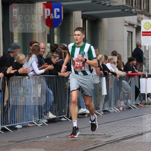 13.09.2026 - 21. swb-Marathon Bremen Strokosch-Dieckow http://msf.ph/oto/10386730 13.09.2026 12:54:11 Ziel 1020, 1256, 1629, 5160, 6112, 9399, 9617 meine-sportfotos.de