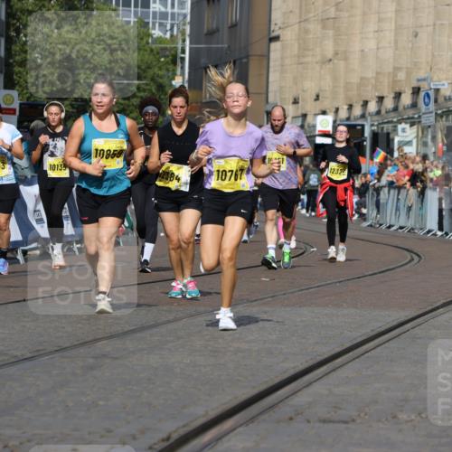 13.09.2026 - 21. swb-Marathon Bremen Strokosch-Dieckow http://msf.ph/oto/10386735 13.09.2026 11:08:14 Ziel 10139, 10660, 10661, 10674, 10830, 10871, 10937, 11037, 11044, 11378, 11404, 11515, 11833, 11958, 12024, 12031, 12066, 12097, 12307, 12511, 12512, 10851, 11124, 11509, 11560, 11561, 11888, 11968, 12073, 12164, 12315, 12325, 12410 meine-sportfotos.de