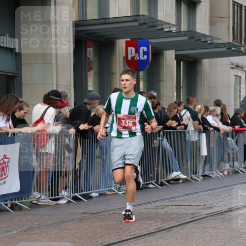 13.09.2026 - 21. swb-Marathon Bremen Strokosch-Dieckow http://msf.ph/oto/10386738 13.09.2026 12:54:11 Ziel 1020, 1256, 1629, 5160, 6112, 9399, 9617 meine-sportfotos.de