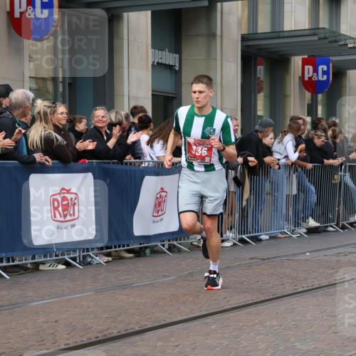 13.09.2026 - 21. swb-Marathon Bremen Strokosch-Dieckow http://msf.ph/oto/10386753 13.09.2026 12:54:12 Ziel 1020, 1256, 1629, 5160, 6112, 9399, 9617 meine-sportfotos.de