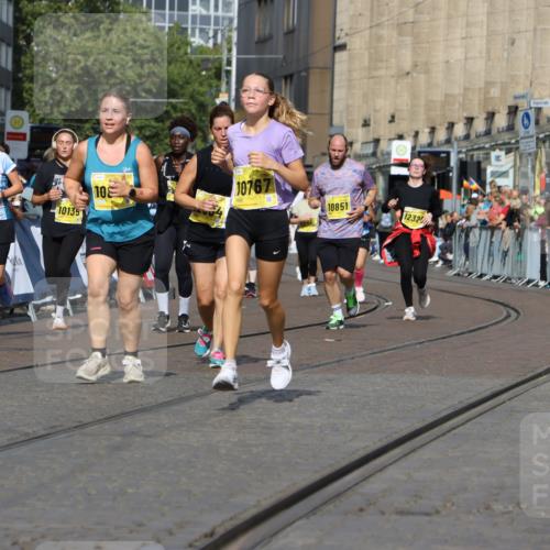 13.09.2026 - 21. swb-Marathon Bremen Strokosch-Dieckow http://msf.ph/oto/10386761 13.09.2026 11:08:14 Ziel 10139, 10660, 10661, 10674, 10830, 10871, 10937, 11037, 11044, 11378, 11404, 11515, 11833, 11958, 12024, 12031, 12066, 12097, 12307, 12511, 12512, 10851, 11124, 11509, 11560, 11561, 11888, 11968, 12073, 12164, 12315, 12325, 12410 meine-sportfotos.de