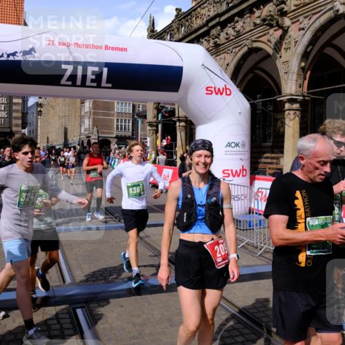13.09.2026 - 21. swb-Marathon Bremen Tim E. http://msf.ph/oto/10386769 13.09.2026 13:26:23 Ziel 1896, 2062, 2666, 2708, 3248, 3516, 4067, 4476, 4723, 4724, 5558, 5701, 5854, 5906, 6605, 6886, 7638, 8361, 8592, 8635, 9266, 9794 meine-sportfotos.de