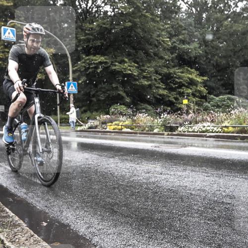 13.09.2026 - Stadtparktriathlon H.Heesch http://msf.ph/oto/10386773 13.09.2026 12:03:56 Radfahren 865, 873, 1008, 1030 meine-sportfotos.de