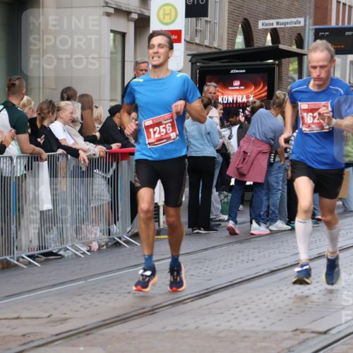 13.09.2026 - 21. swb-Marathon Bremen Strokosch-Dieckow http://msf.ph/oto/10386776 13.09.2026 12:54:20 Ziel 1020, 1256, 1629, 6112, 9399, 9617 meine-sportfotos.de