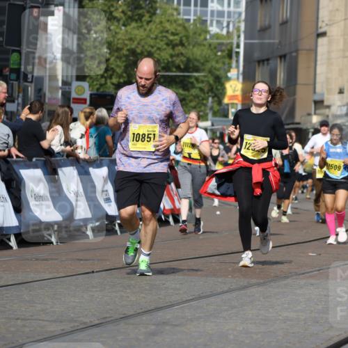 13.09.2026 - 21. swb-Marathon Bremen Strokosch-Dieckow http://msf.ph/oto/10386780 13.09.2026 11:08:19 Ziel 10139, 10404, 10493, 10660, 10674, 10767, 10859, 10937, 11044, 11378, 11404, 11659, 11831, 11833, 11958, 12024, 12031, 12066, 12160, 12248, 12384, 12389, 12511, 12512, 10229, 11065, 11124, 11509, 11560, 11561, 11678, 11888, 11968, 12073, 12164, 12315, 12410, 12516 meine-sportfotos.de