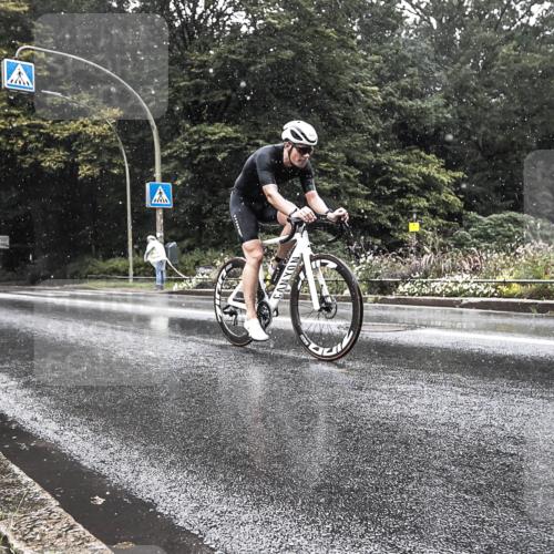 13.09.2026 - Stadtparktriathlon H.Heesch http://msf.ph/oto/10386781 13.09.2026 12:04:04 Radfahren 833, 836, 958, 1060 meine-sportfotos.de