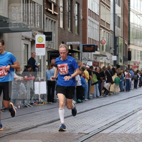 13.09.2026 - 21. swb-Marathon Bremen Strokosch-Dieckow http://msf.ph/oto/10386784 13.09.2026 12:54:21 Ziel 1020, 1256, 1629, 6112, 9399, 9617 meine-sportfotos.de
