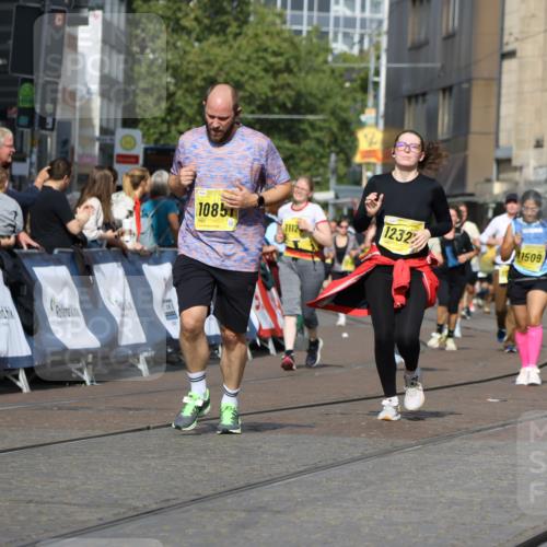 13.09.2026 - 21. swb-Marathon Bremen Strokosch-Dieckow http://msf.ph/oto/10386788 13.09.2026 11:08:19 Ziel 10139, 10404, 10493, 10660, 10674, 10767, 10859, 10937, 11044, 11378, 11404, 11659, 11831, 11833, 11958, 12024, 12031, 12066, 12160, 12248, 12384, 12389, 12511, 12512, 10229, 11065, 11124, 11509, 11560, 11561, 11678, 11888, 11968, 12073, 12164, 12315, 12410, 12516 meine-sportfotos.de