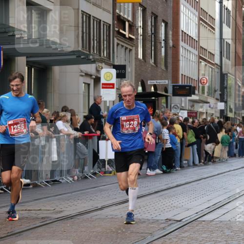 13.09.2026 - 21. swb-Marathon Bremen Strokosch-Dieckow http://msf.ph/oto/10386792 13.09.2026 12:54:21 Ziel 1020, 1256, 1629, 6112, 9399, 9617 meine-sportfotos.de