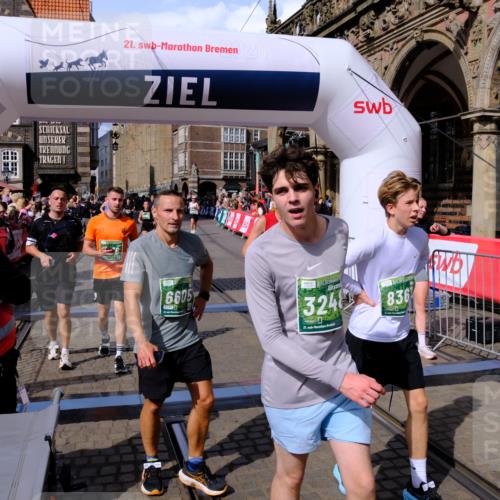 13.09.2026 - 21. swb-Marathon Bremen Tim E. http://msf.ph/oto/10386795 13.09.2026 13:26:24 Ziel 1896, 2062, 2666, 3248, 3516, 4067, 4476, 4723, 4724, 5558, 5701, 5854, 5906, 6605, 6886, 7638, 8361, 8592, 8635, 9266, 9794 meine-sportfotos.de