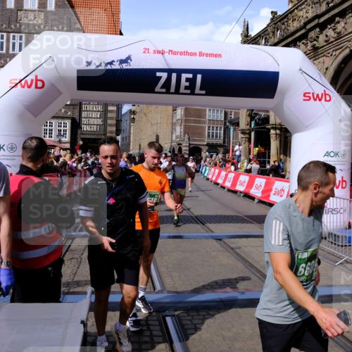 13.09.2026 - 21. swb-Marathon Bremen Tim E. http://msf.ph/oto/10386819 13.09.2026 13:26:26 Ziel 1896, 2062, 2666, 3248, 3516, 3983, 4476, 4723, 4724, 5558, 5854, 5906, 5934, 6605, 6886, 8361, 8592, 8635, 9266, 9794 meine-sportfotos.de