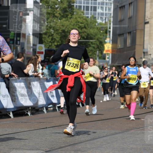 13.09.2026 - 21. swb-Marathon Bremen Strokosch-Dieckow http://msf.ph/oto/10386821 13.09.2026 11:08:21 Ziel 10139, 10404, 10493, 10660, 10674, 10767, 10859, 11044, 11378, 11404, 11659, 11831, 11833, 11958, 12024, 12031, 12066, 12160, 12248, 12384, 12389, 10229, 11065, 11124, 11560, 11561, 11678, 11888, 11968, 12073, 12162, 12164, 12410, 12516 meine-sportfotos.de
